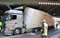 LKW blieb haengen Koeln Innere Kanalstr P05